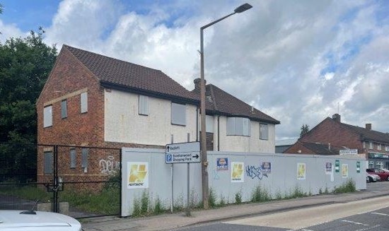 Photo of disused house on Theobald Street in Borehamwood